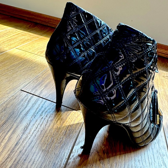 BCBG jet black pumps - Picture 2 of 7